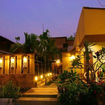 Koko Palm Inn Chiang Mai Bagian luar foto